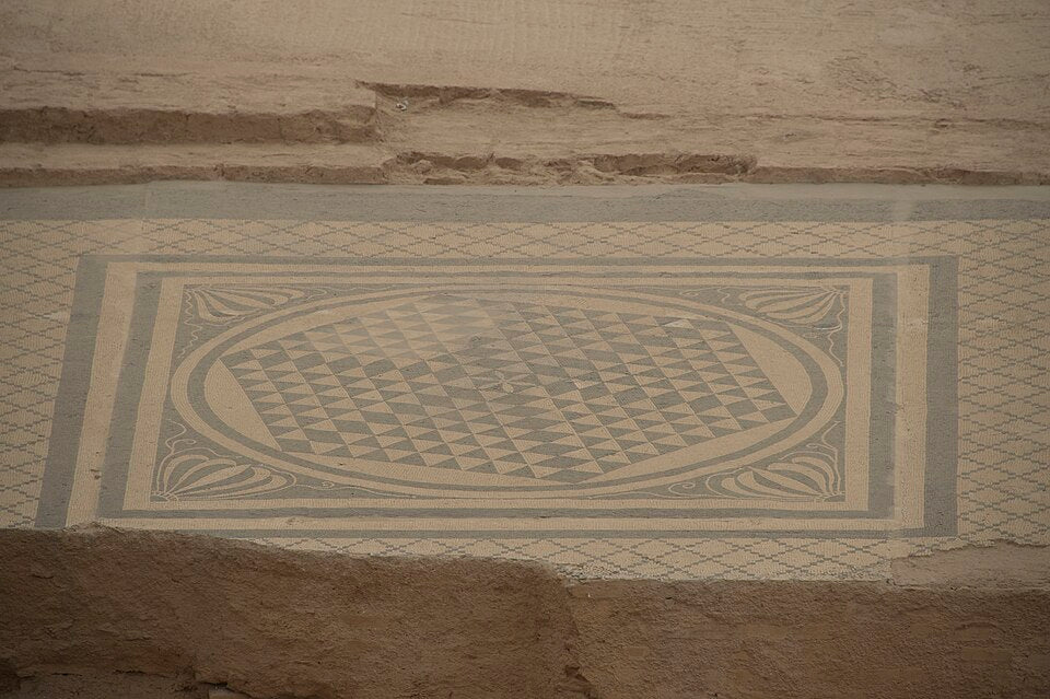 Efes Yamaç Evler geometrik taban panosu